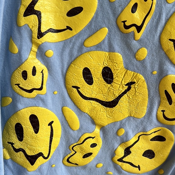 SOLD. CROSS POST. Happy Smiling Face T girls Sz L/Mens M. - Picture 2 of 4
